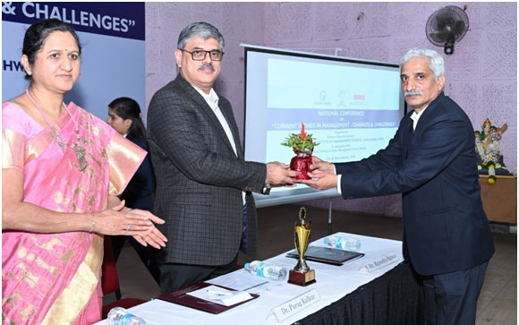 Felicitation of Chief Guest Dr ApoorvaPalkar,Director IIL,SPPU and Past President AIMS