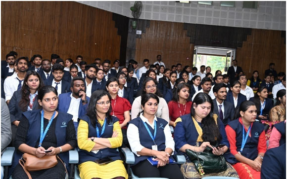 Felicitation of Chief Guest Dr ApoorvaPalkar,Director IIL,SPPU and Past President AIMS